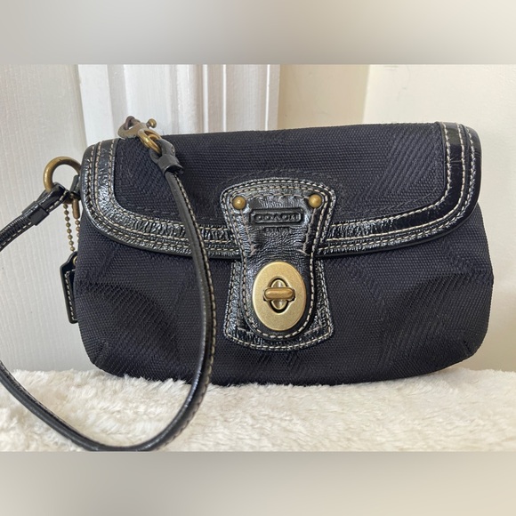 Coach Wristlet EUC - Picture 8 of 9